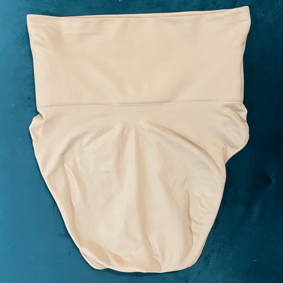 SKIMS CORE CONTROL BRIEF S/M NWOT - Picture 7 of 7